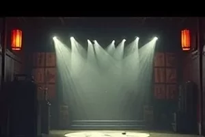 《铁轨尽头》封面：长满野草的废弃铁轨延伸至地平线